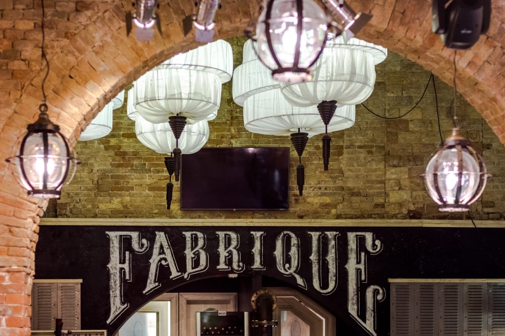 Pub Fabrique – postavljena LED rasvjeta
